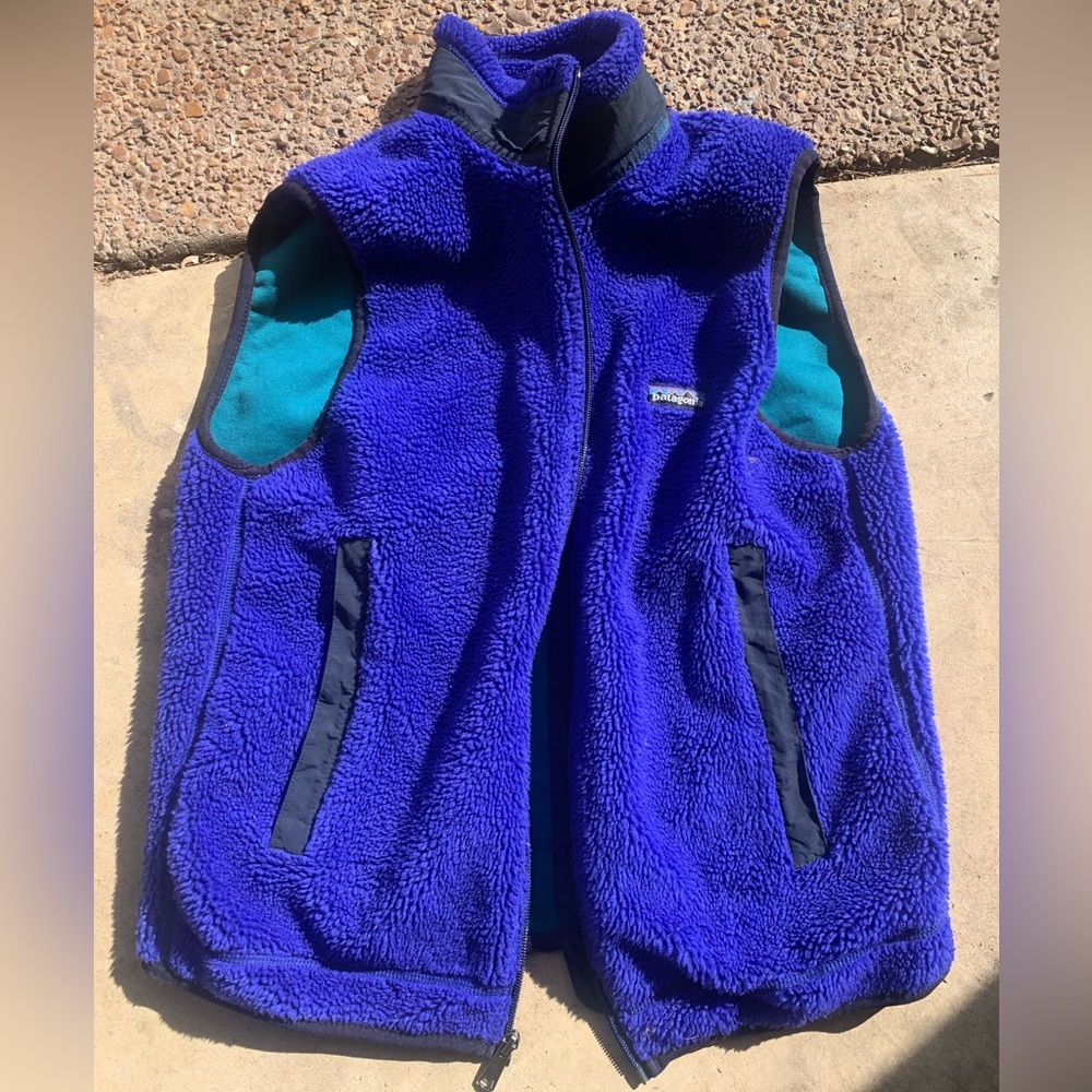 Vintage 90’s Patagonia fleece vest.